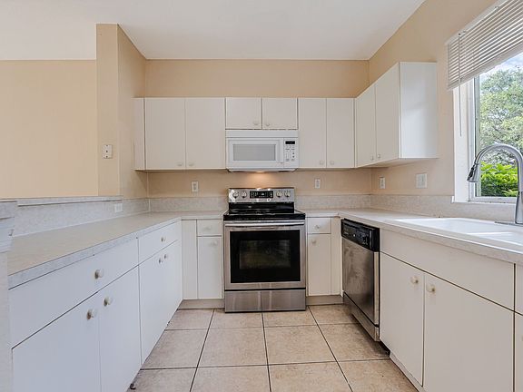 3rd image of 20437 NW 15th Ave