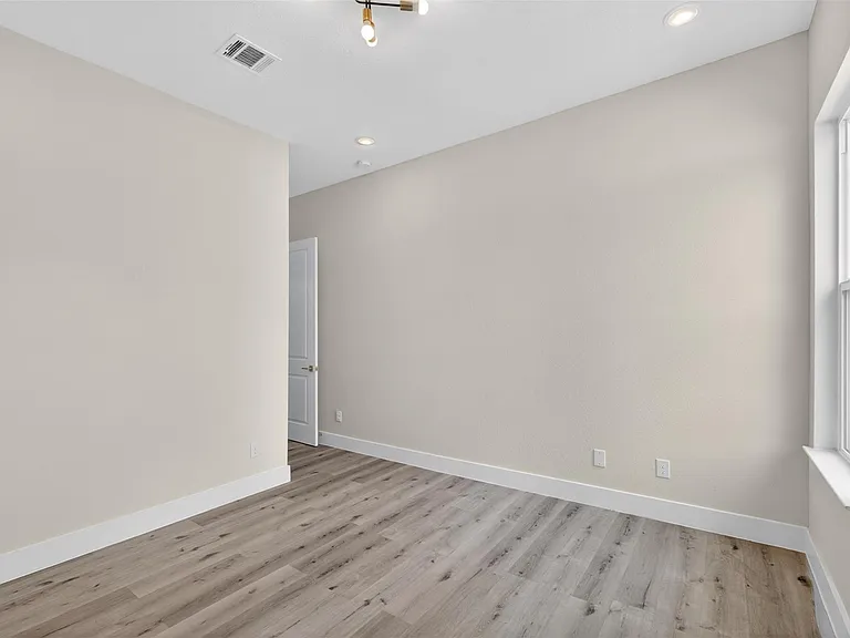 5906 Saint Augustine St #F — Photo 20
