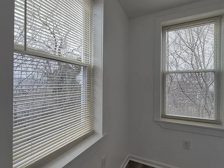 4031 Cambridge St — Photo 9