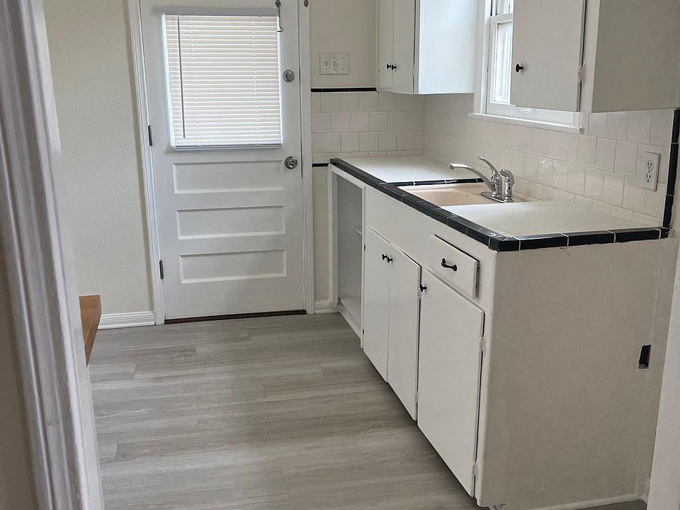 1st image of 430 Cravens Ave