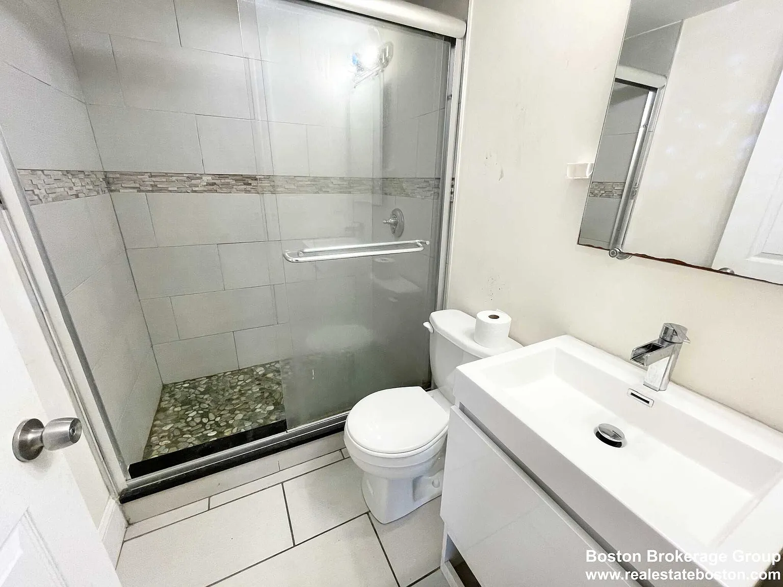 4 bed, $6,800 — Photo 3