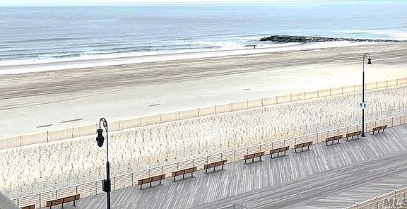 5th image of 25 Franklin Blvd APT 7F