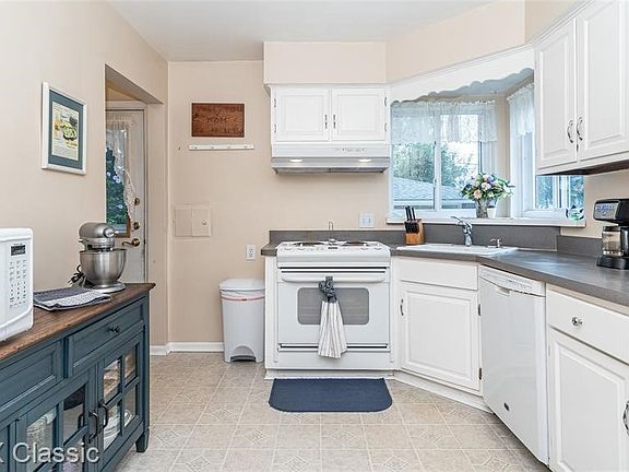 4th image of 14182 Deering St