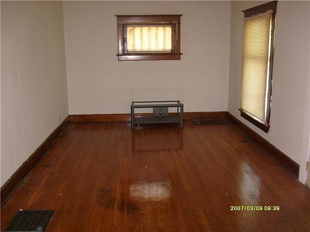 2nd image of 1926 N Koehne St