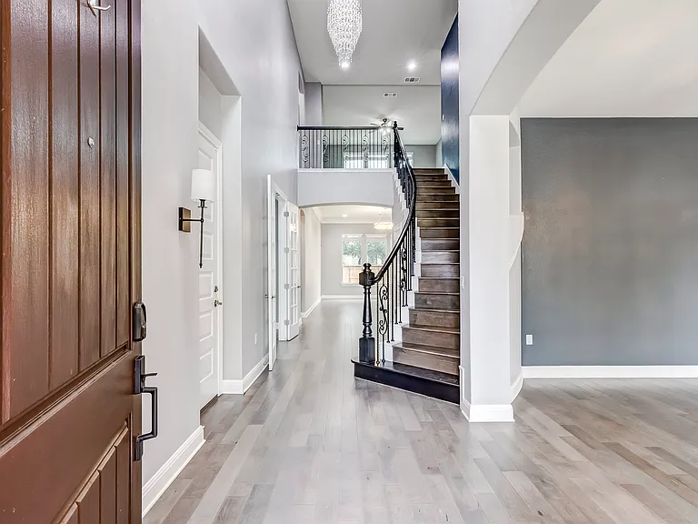 10115 Ida Grove Ln — Photo 2