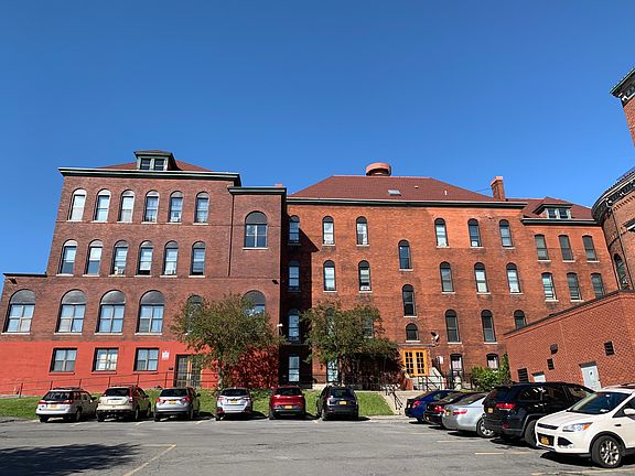 5th image of 1119 N Townsend St APT 406