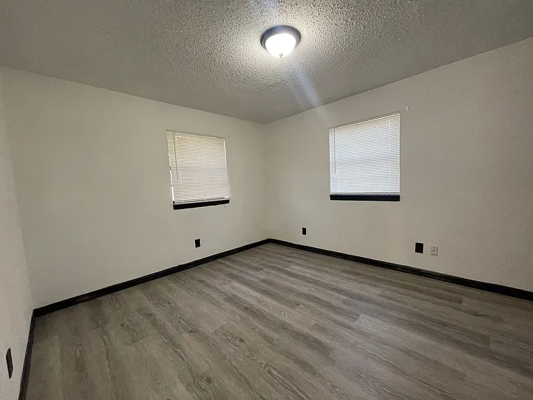 1105 Bird Rd #1 — Photo 3