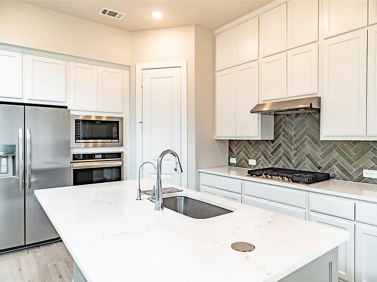 6526 Bramble Cove Ln — Photo 9