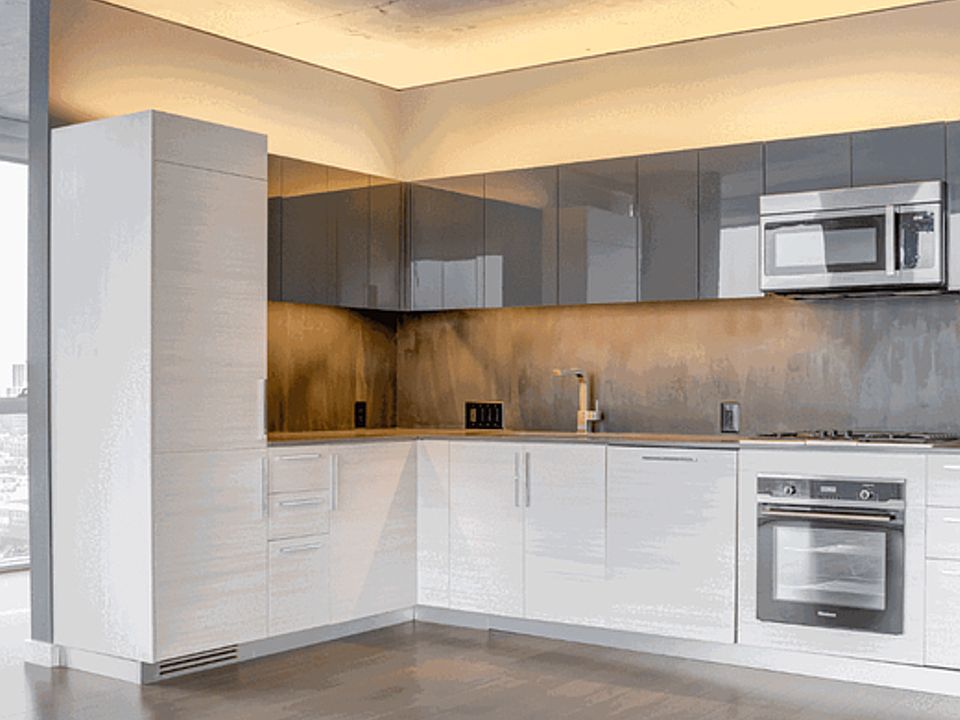 2nd image of 1160 N Larrabee St #1301