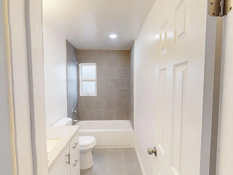 1009 Hornblend St — Photo 4