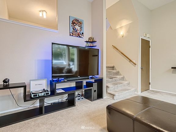 4th image of 16424 Spruce Way