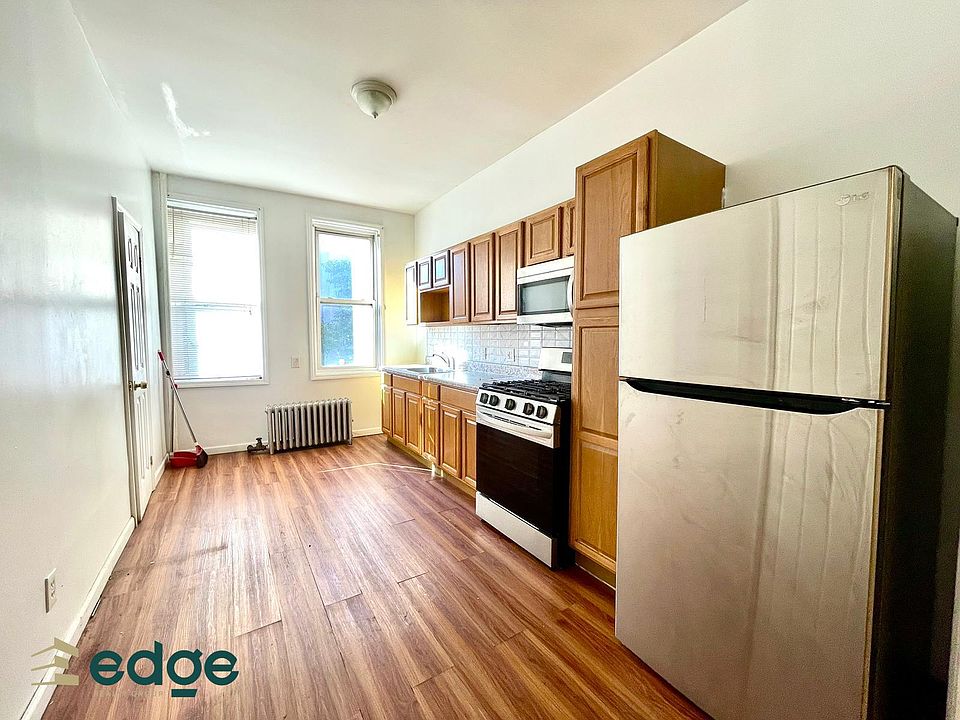 1st image of 148 Evergreen Ave APT 2R