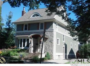 24 Hanover Rd, Pleasant Ridge, MI 48069