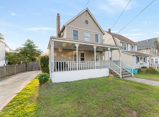 986 Singleton Ave, Woodmere, NY 11598