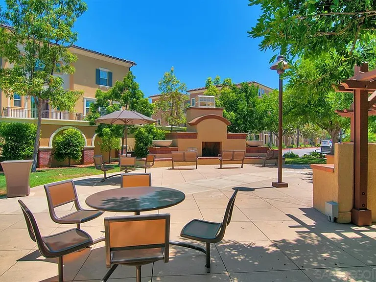 Paramount Dr — Photo 7