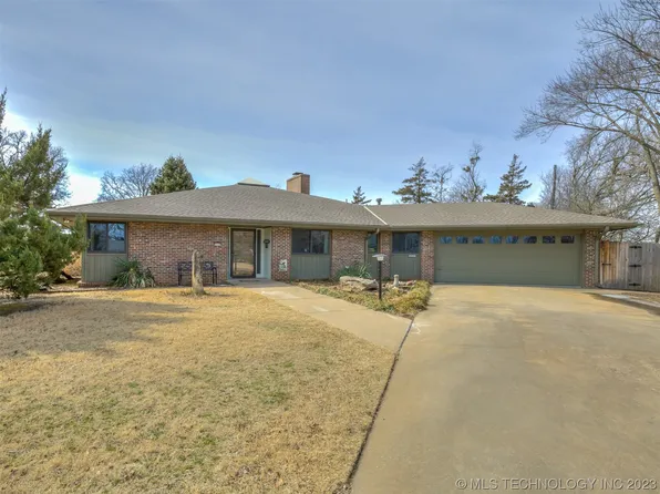 2115 Skyline Pl, Bartlesville, OK 74006