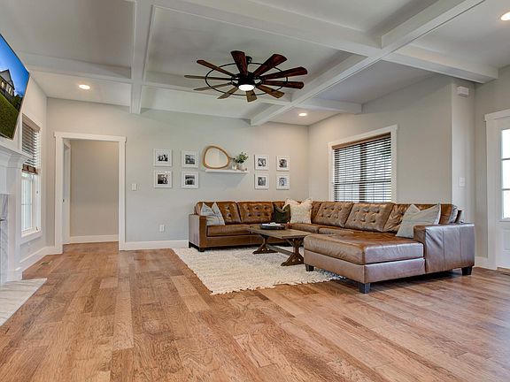 5th image of 215 Cross Creek Dr