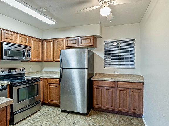2nd image of 1810 E Blacklidge Dr APT 102