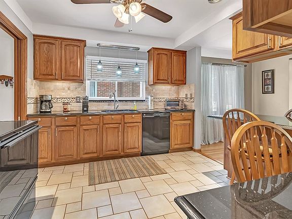 3rd image of 6757 Luana Ave