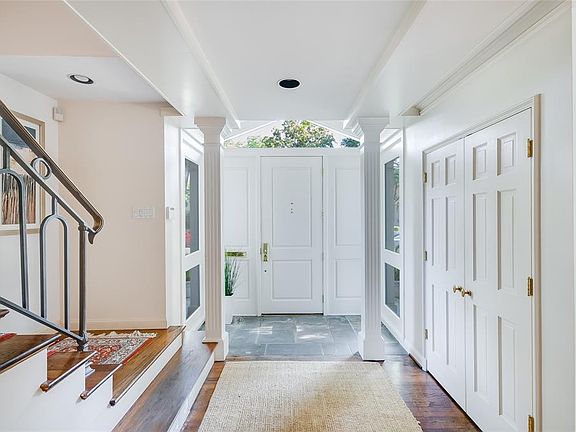 2nd image of 4675 Beverly Dr