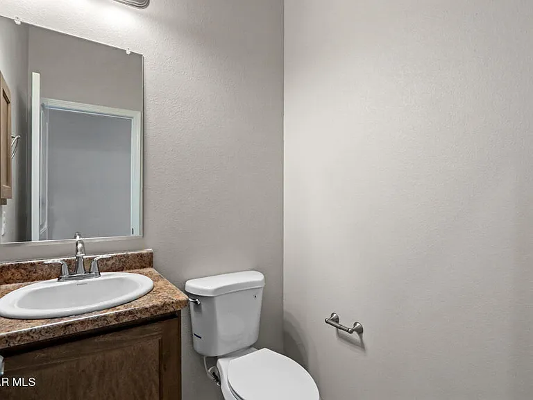 806 Hc Gilbert Minjares Dr #A — Photo 10