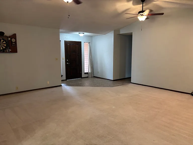 610 Rosanne St — Photo 10