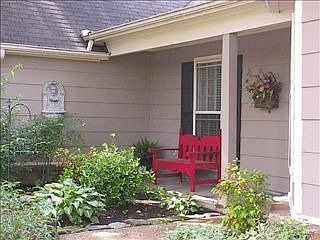 1st image of 336 E Valleywood Dr