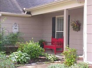 336 E Valleywood Dr, Collierville, TN 38017