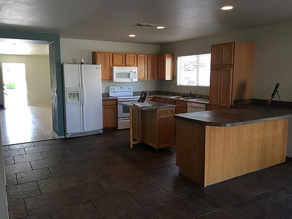 3rd image of 1118 E Beth Dr