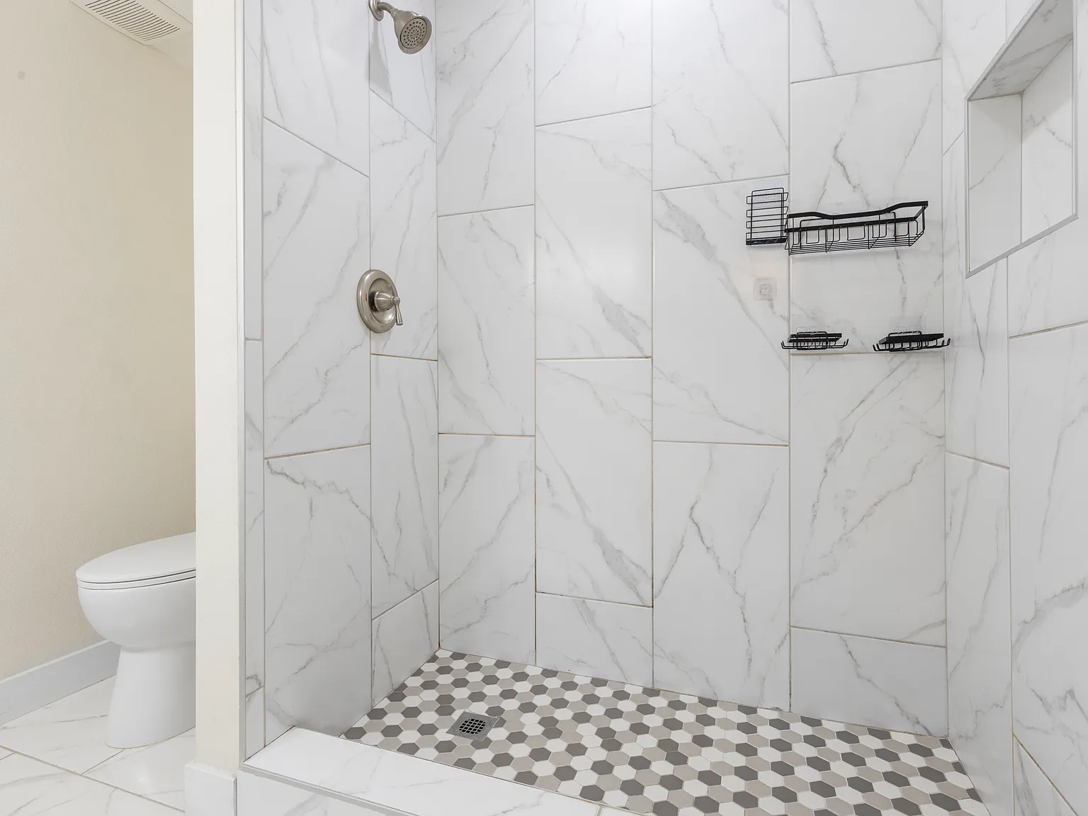 2 bed, 1.5 bath, 1254 sqft, $1,650 — Photo 2
