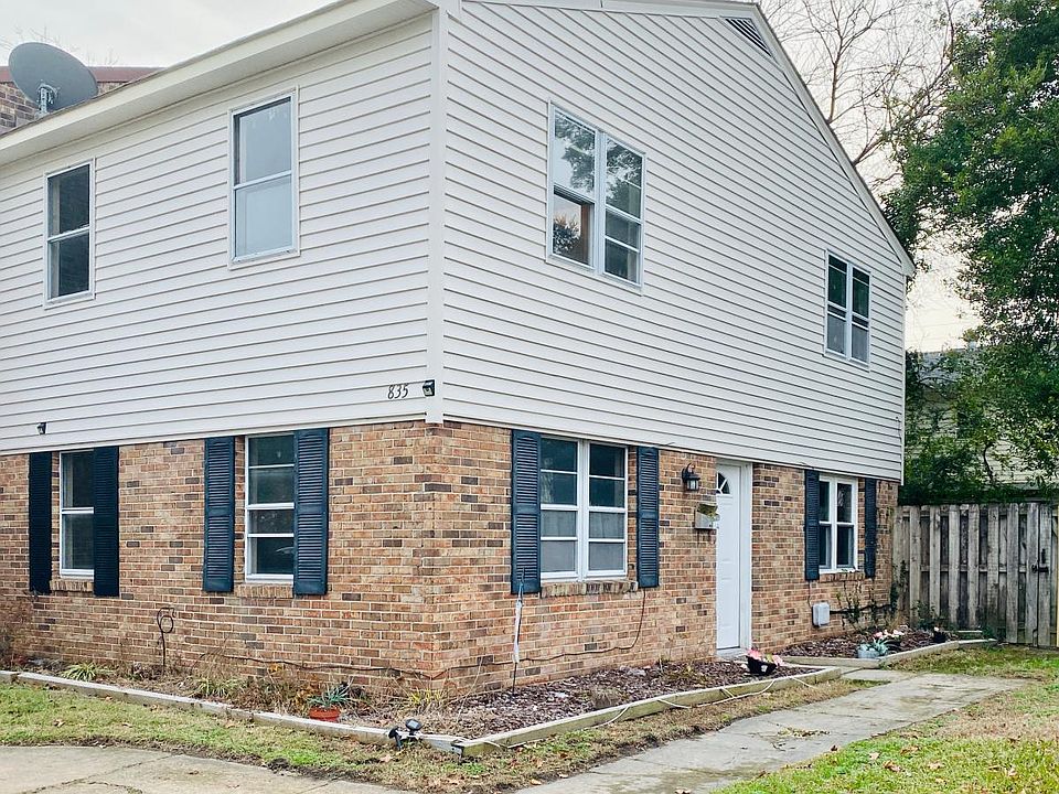 1st image of 835 N Buckingham Ct