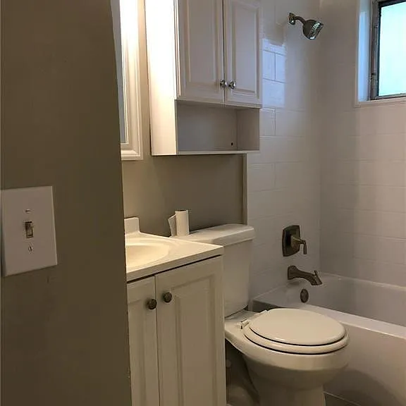 4250 NW 21st Ave — Photo 8