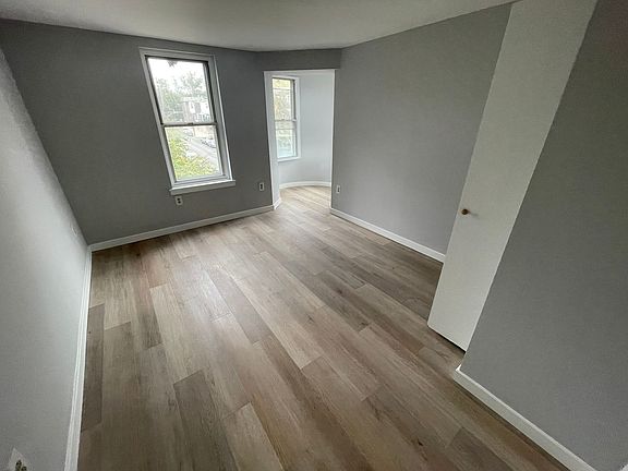 3rd image of 3500 Ainslie St #3F