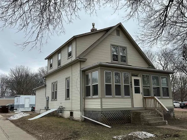 445 N Plum St, Vermillion, SD 57069