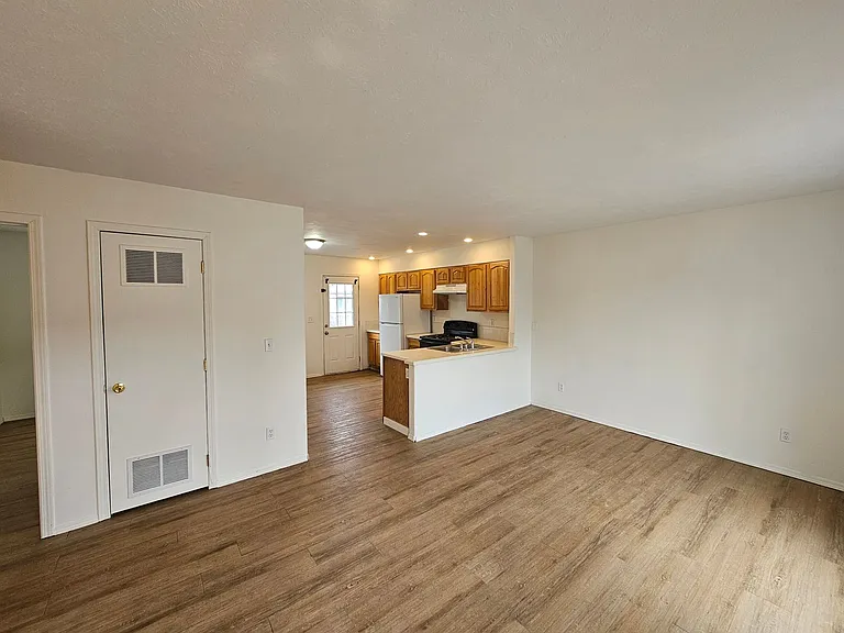 3216 E 4th Ave — Photo 8