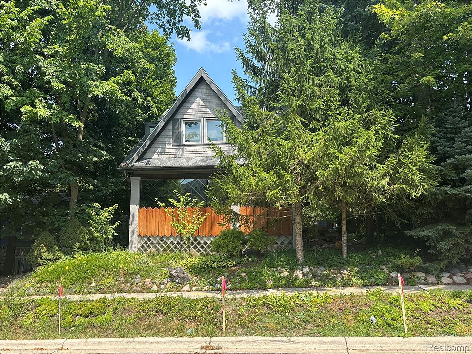 1st image of 584 Park St