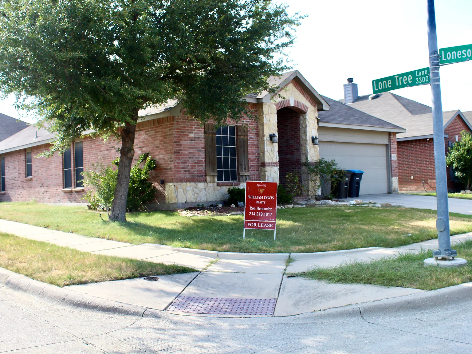 4 bed, 2100 sqft, $2,200 — Photo 2