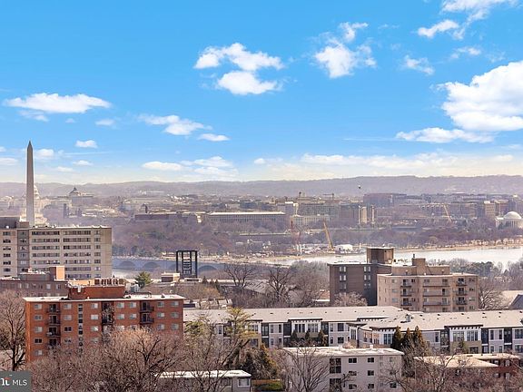 4th image of 1301 N Courthouse Rd APT 1805