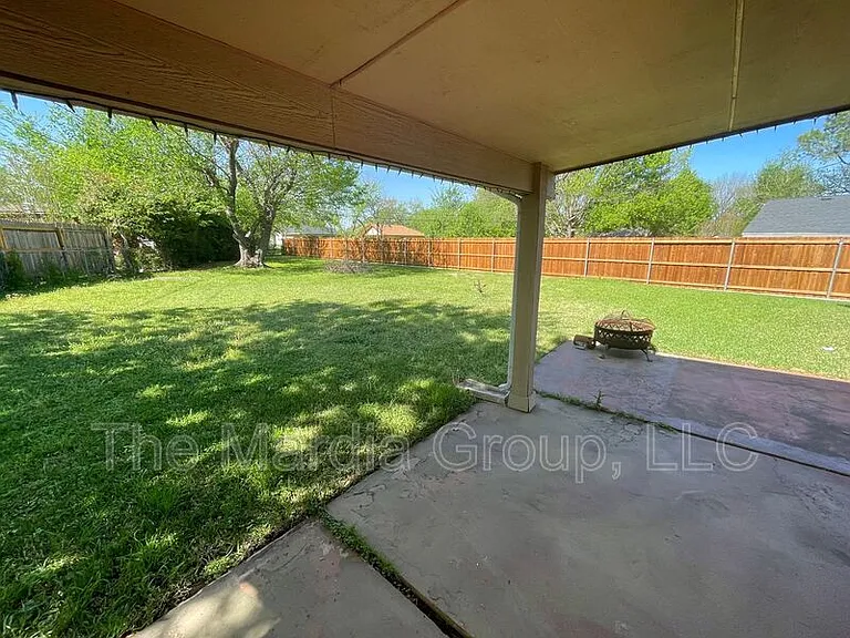 201 E Fuller Dr — Photo 14