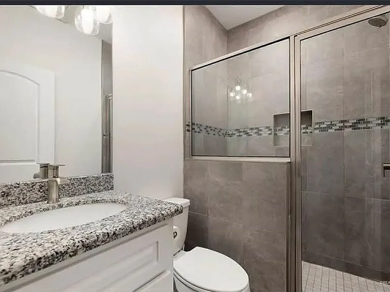 3132 Zurich Ave — Photo 10
