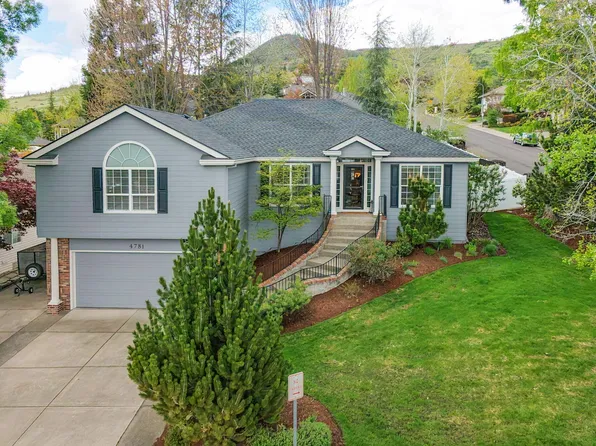 4781 Torrey Pines Dr, Medford, OR 97504