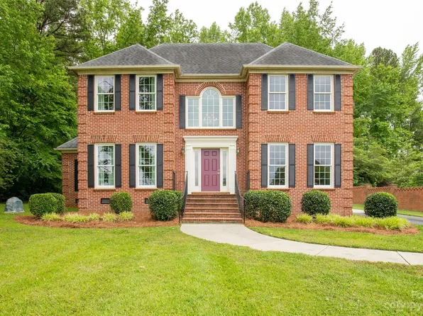 1042 Estate Dr, York, SC 29745