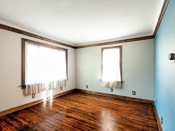 3rd image of 1097 Tudor St