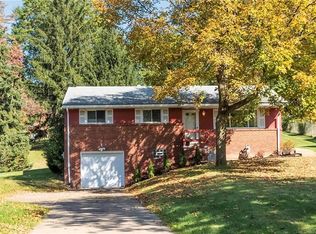 303 McKinney Dr, Coraopolis, PA 15108