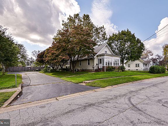 4th image of 500 W Summit Ave