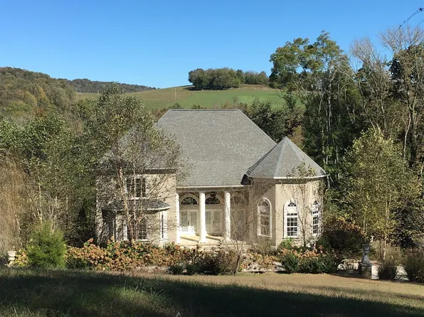 401 River Front Dr, Sparta, TN 38583