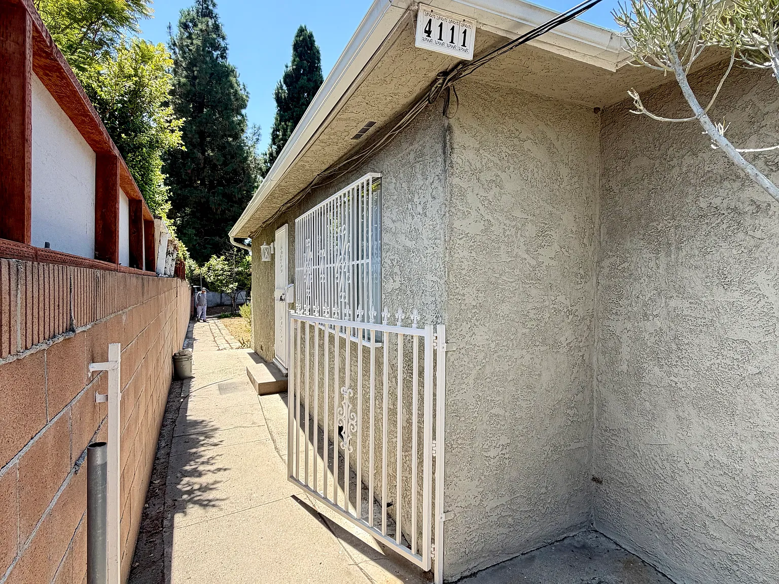 2 bed, 850 sqft, $3,000 — Photo 2
