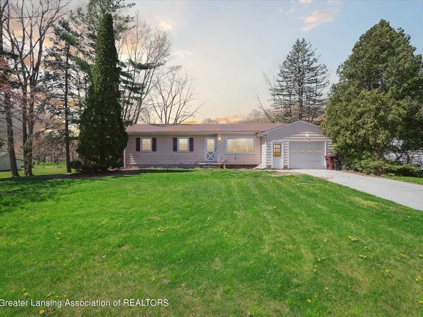 4114 N Pine Dell Dr, Lansing, MI 48911