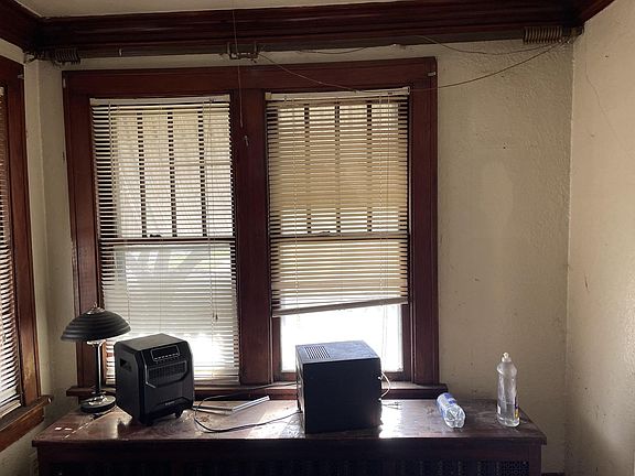 4th image of 1246 Vincennes Ave