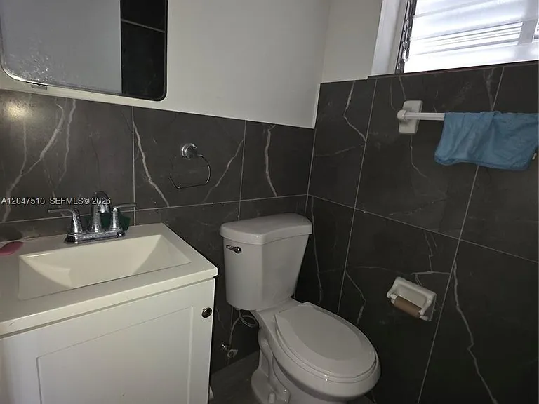 15 Esplanade Dr #B — Photo 4